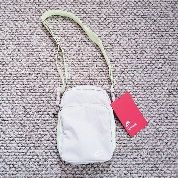 Nike Handbags - Nike Cross Body bag